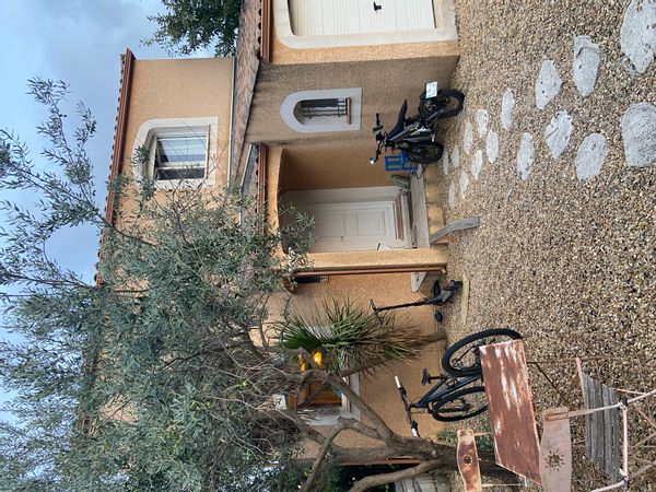 Maison spacieuse et agréable dans un quartier résidentiel.