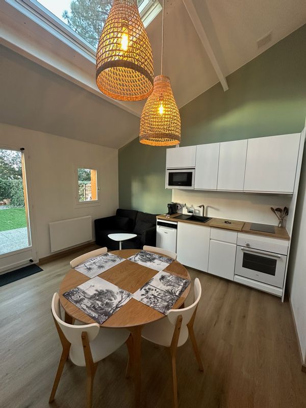 La KoZy- maison de bord de mer et forêt de pins avec piscine l’été