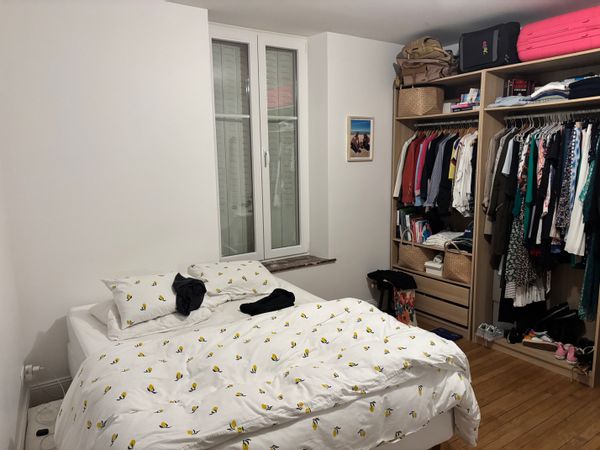 Appartement ancien entièrement rénové, très lumineux, avec parquet d'origine et un jardin privatif