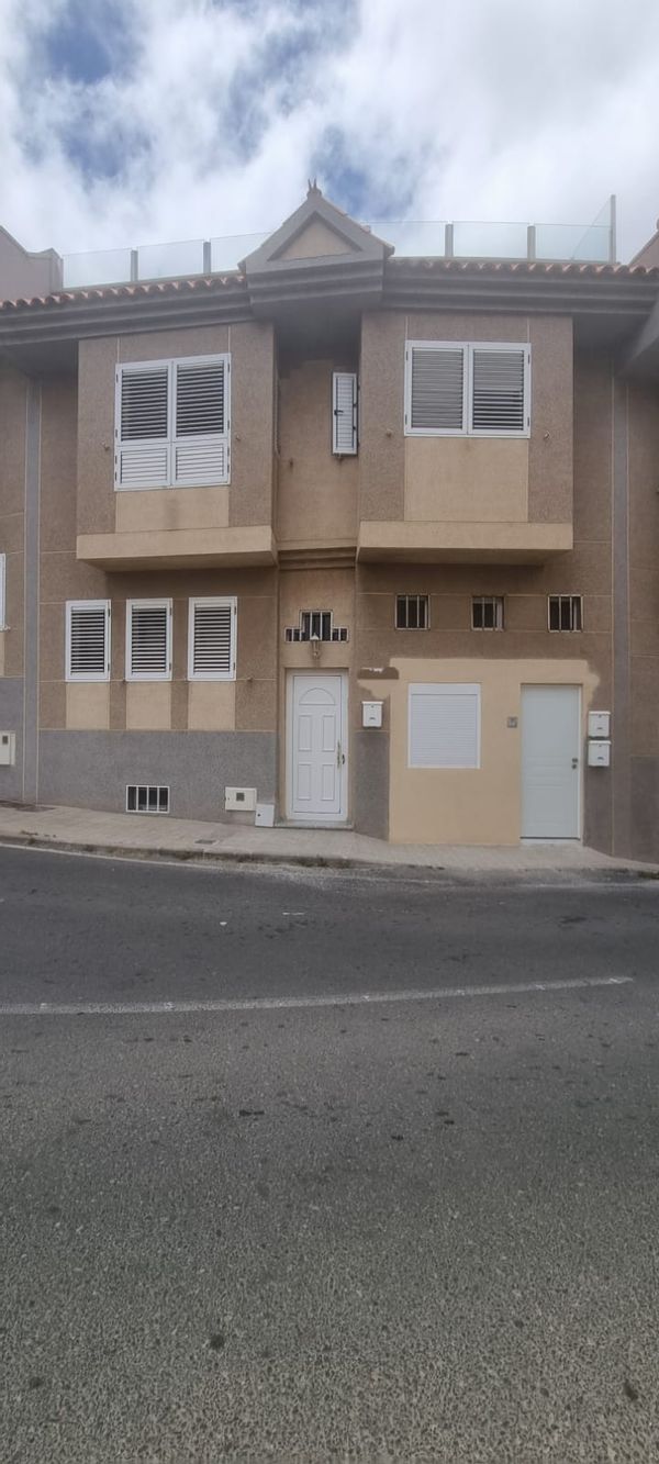 La maison de Yaiza, Carlos y Ancor