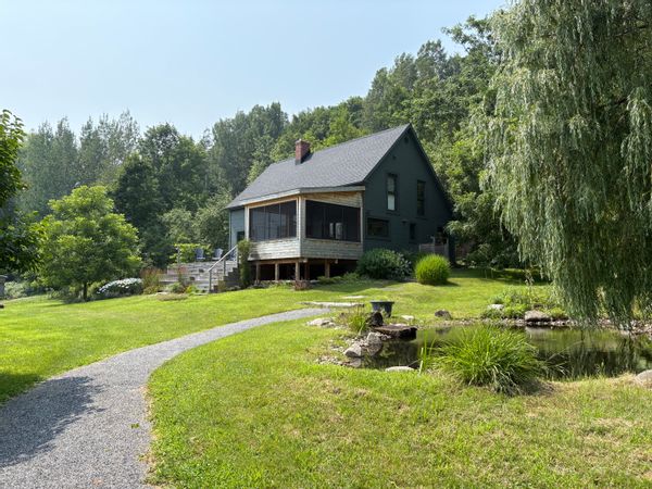 Maison de campagne sur la Rive-Sud de Montréal, au pied du Mont St -Hilaire
