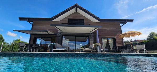 Maison avec piscine entre lacs et montagnes