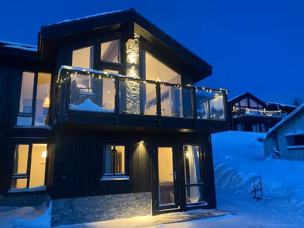 Stort modernt hus med 4 sovrum i Duved/Åre med närhet till naturen och aktiviteter