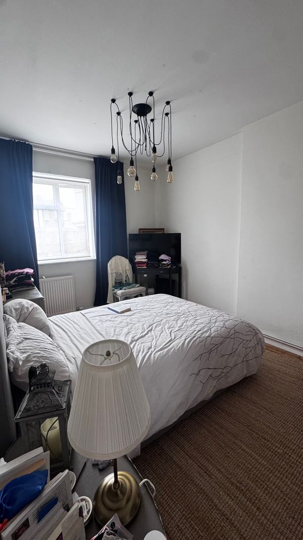 Private double room in calm shared house