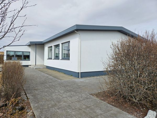 Spacious villa with a private hot tub in South Iceland