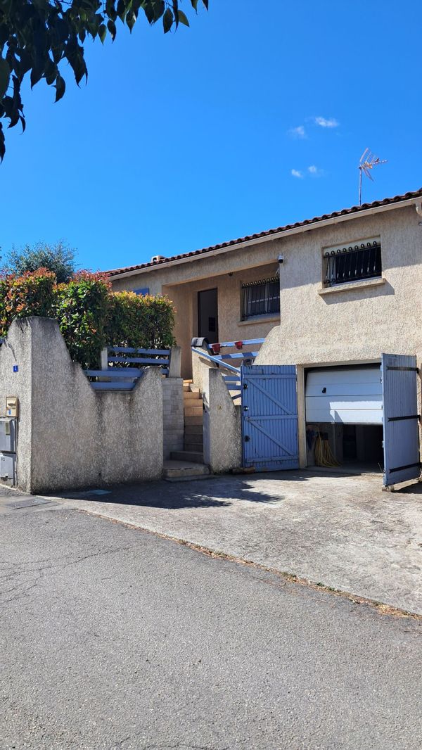 Le cocon familial de Sandra & Nabil- Hérault,  proximité des plages ( mer et Étang de Thau).