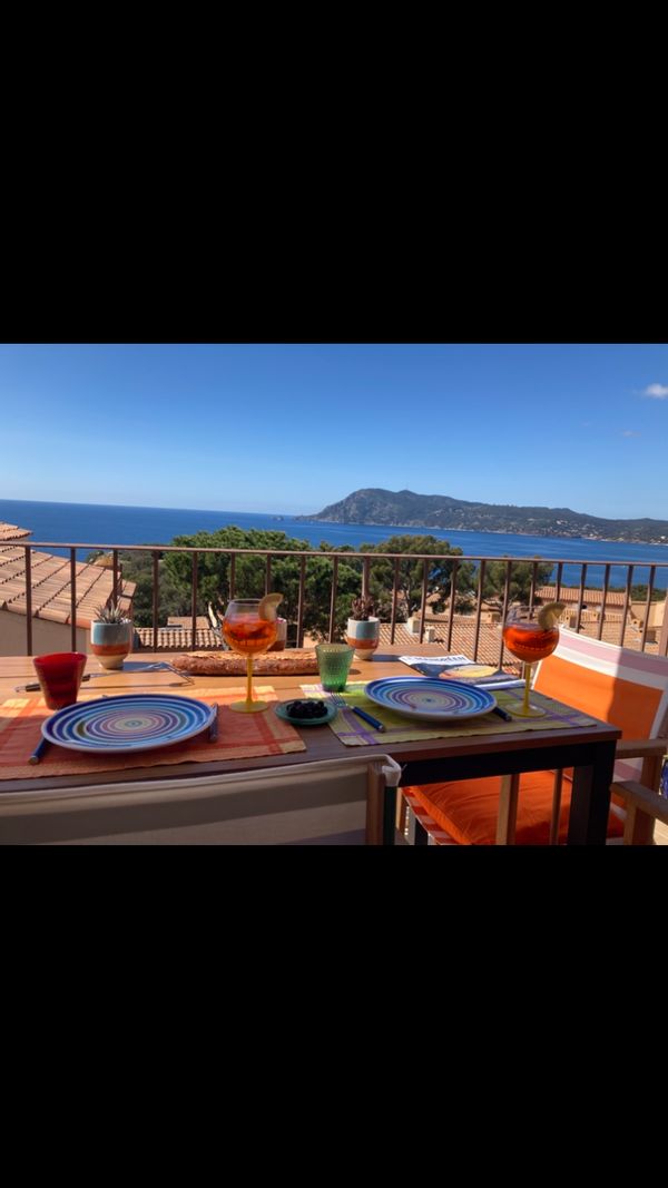 Appartement de charme dernier étage terrasse VUE MER EXCEPTIONNELLE  piscines tennis