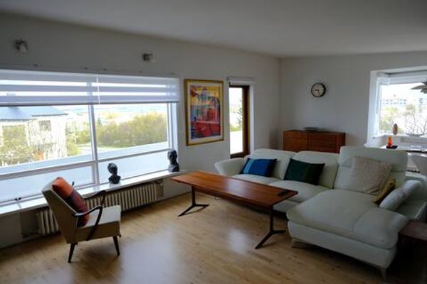 A very bright, 2nd floor nice flat in Reykjavik, with a beautiful view. Close to public transport