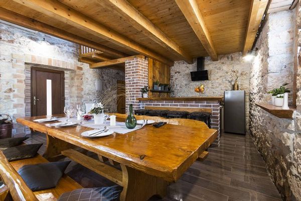 Istrian House, Croatia: Private and fenced, 2 Bedrooms + Hot-Tub etc.
