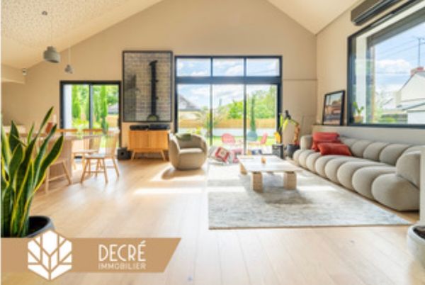 Maison Thomas (next door: Atlantic Coast)