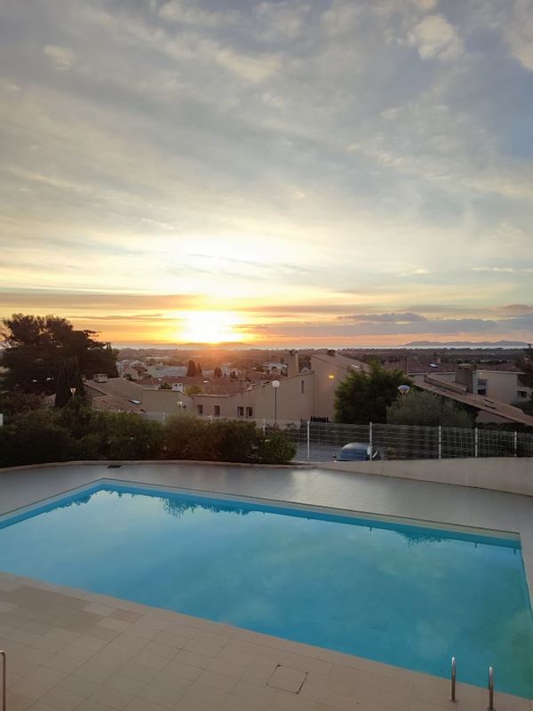 Charmant appartement lumineux avec jardin, terrasse et piscine – Côte d’Azur