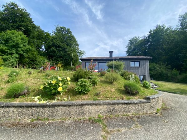 Maison entre forêt et campagne