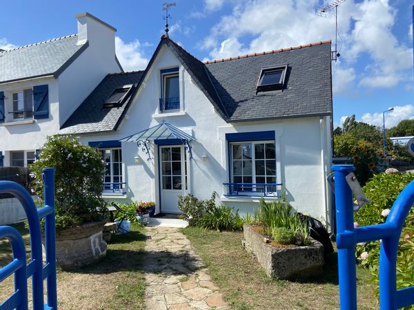 La maison les pieds dans l’eau de Véronique et Thierry. Jardin clos. A proximité de sentiers côtiers