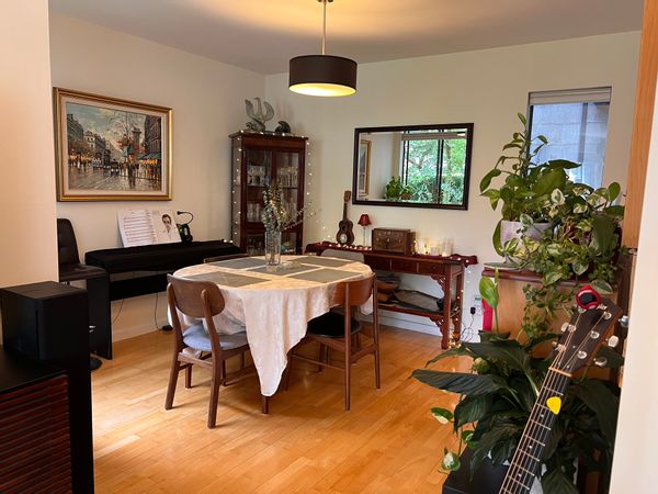 Oasis in Vancouver City, walkable neighborhood and close to public transport.