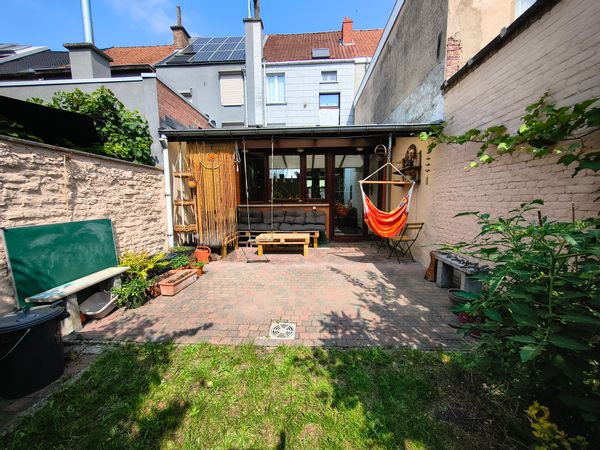 Maison chaleureuse et créative avec salon de jardin près de Gand