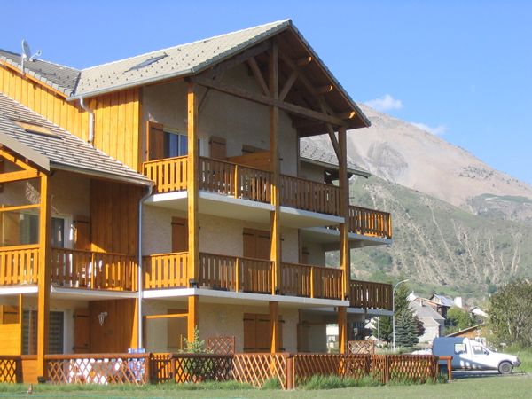 Un appartement pour 6 au pied des pistes dans station familiale authentique et dynamique, hiver été!