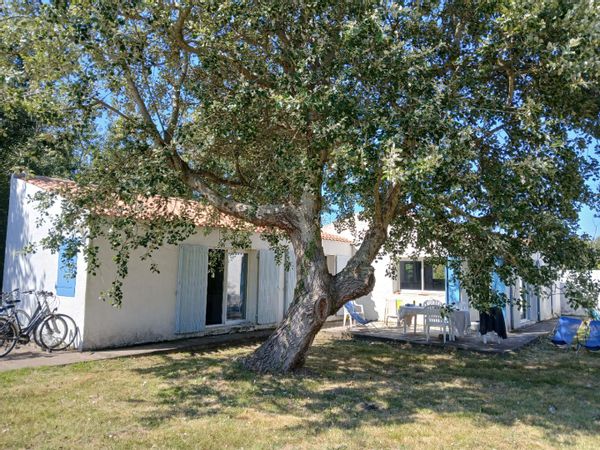 Maison isolée au bout de l'île d’Yeu.