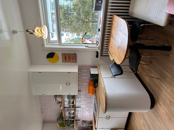 Cozy family home in Reykjavík - close to city center and a short walk to the biggest swimmingpool!