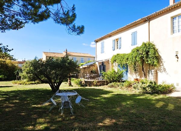 Chambre d'hôte dans une maison vigneronne de caractère sur un jardin de 1850 m2.