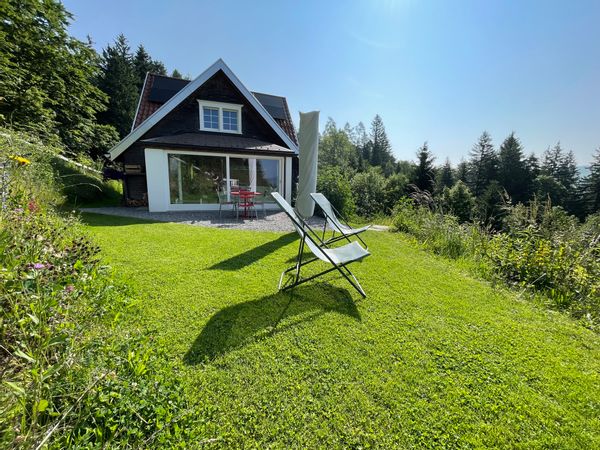 Lisa‘s und Ramon‘s Haus im grünen/Wald mit einmaliger Aussicht auf die Berge und auf die Wälder