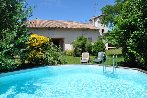 Maison de charme à Montech pour 6 personnes, 3 chambres avec piscine privée et jardin.