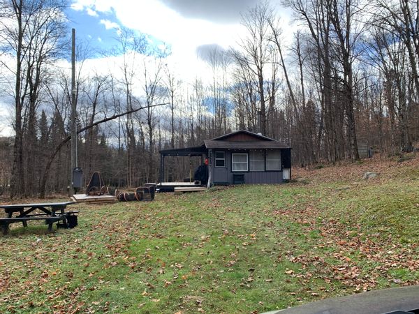 CAMP/Chalet rustique en nature! À 20-30 minutes de Tremblant À 5min parc pour randonnée et activités