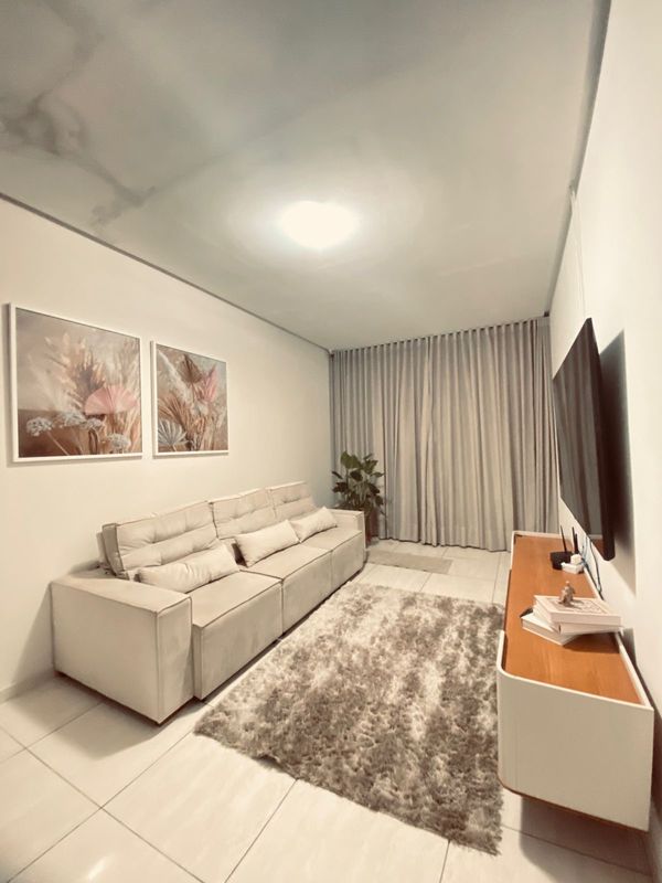 Quarto em minha residência familiar para quem busca conforto e silêncio. Espaço aconchegante.