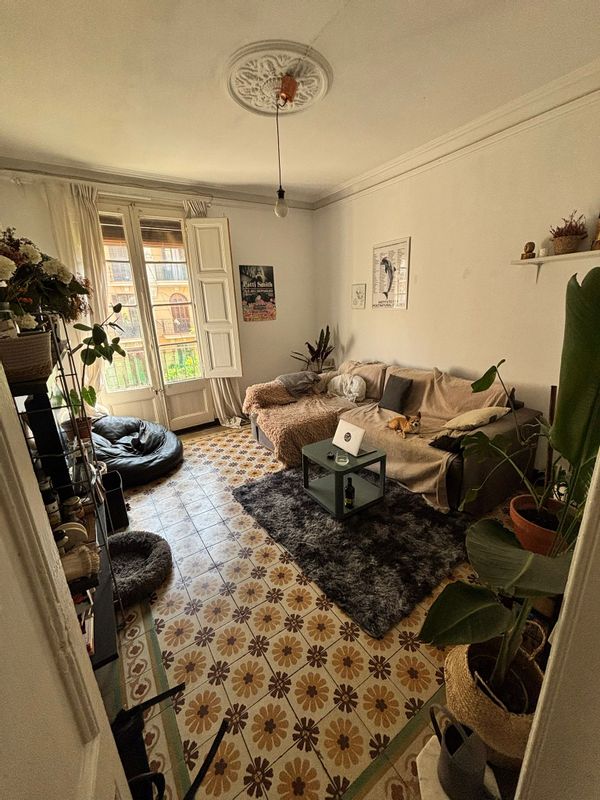 Bright and airy flat in the heart of Barcelona, just steps from Montjuïc