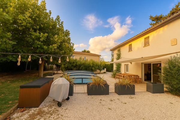 Maison familiale 5 chambres au calme avec piscine à 15 minutes de Lyon