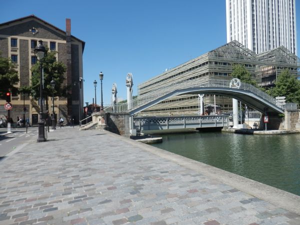 Paris (France) : Einzimmerwohnung in einer Wohnanlage,  Privatparkplatz, WLAN und balkon