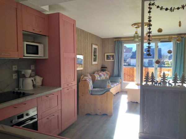 appartement T3 village de Loudenvielle , balcon Sud vue montagne  parking privatif en garage fermé