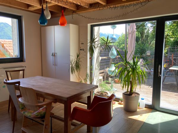 Grange réhabilitée avec jardin au cœur du village et vue sur les montagnes