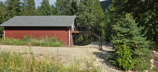 Cozy, Modern Acreage Forest Retreat Near Lumby Village