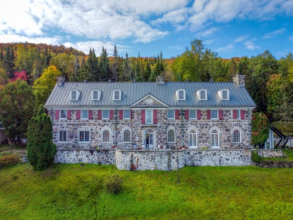 Heritage luxurious Mansion in Québec, Canada