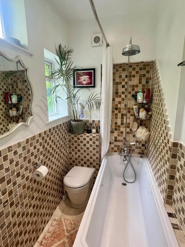 Homely, well-connected, 2 bedroom garden flat