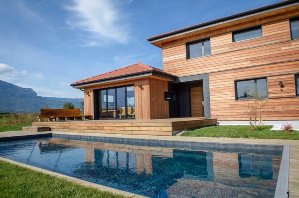 "Grande maison avec piscine au coeur des Alpes avec vue à 360° sur les montagnes"