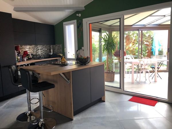 La maison accueillante de ANITA à 400 m de Bord de Mer.  Proche de toutes commodités et de services