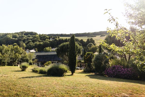 Maison ancienne avec piscine dans la campagne proche Chinon