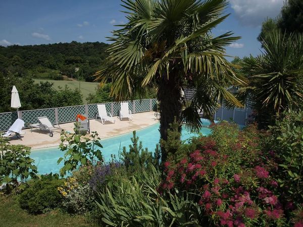 Maison ancienne avec piscine dans la campagne proche Chinon