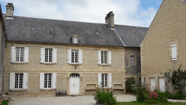 Roger and Christine's home . Bayeux, Arromanches, plages du débarquement. 