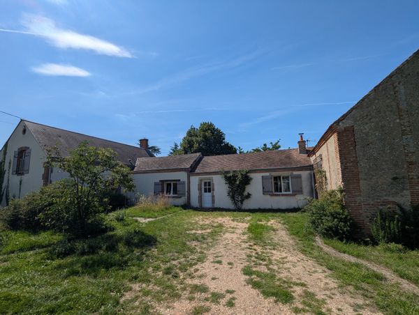 Maison ancienne joliment rénovée, dans un village de campagne, à 10 minutes de la Loire