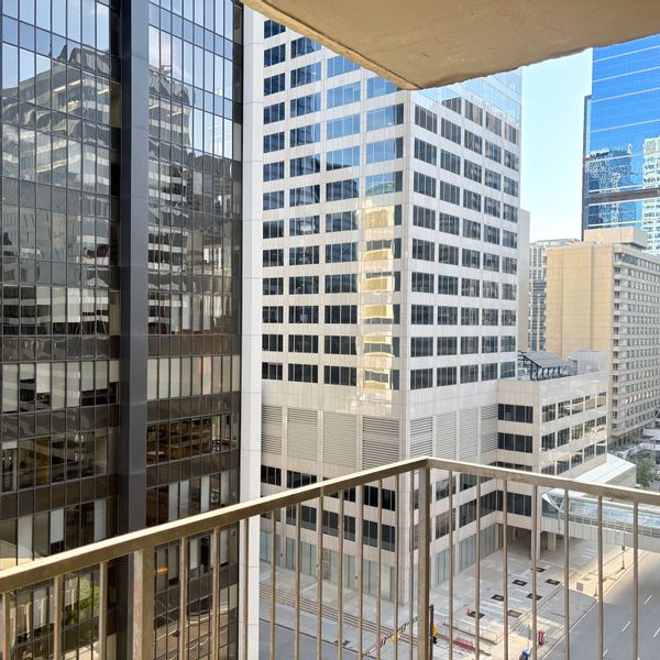 Central Stay – Shops, Food & Banff Nearby