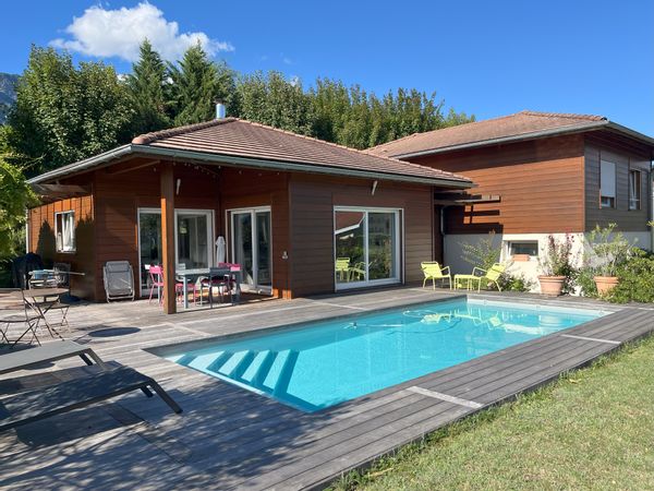Maison spacieuse et confortable au pied du massif de la Chartreuse et face au massif de Belledonne