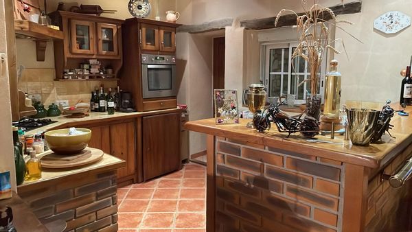 Grande maison avec piscine intérieure dans les Cévennes pour des vacances nature et détente !