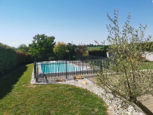 Maison avec piscine à la campagne près de Lyon