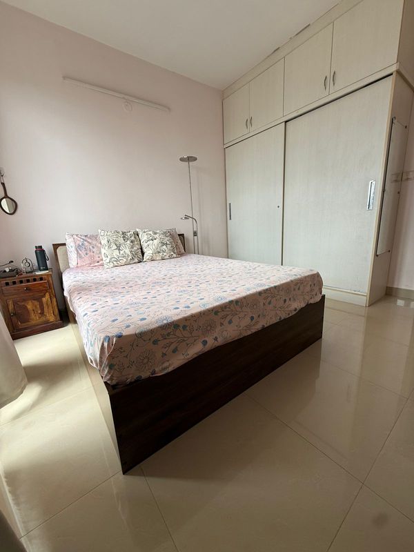 1 quaint, private bedroom in a 2-bedroom apartment