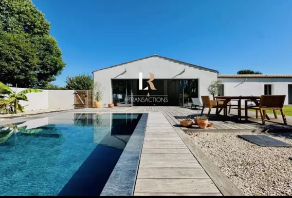 Maison familiale avec piscine à 15 min de La Rochelle en vélo et proche des plages