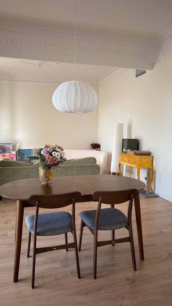 3-bedroom in the heart of Barcelona: Eixample, high ceilings, quiet, sunny