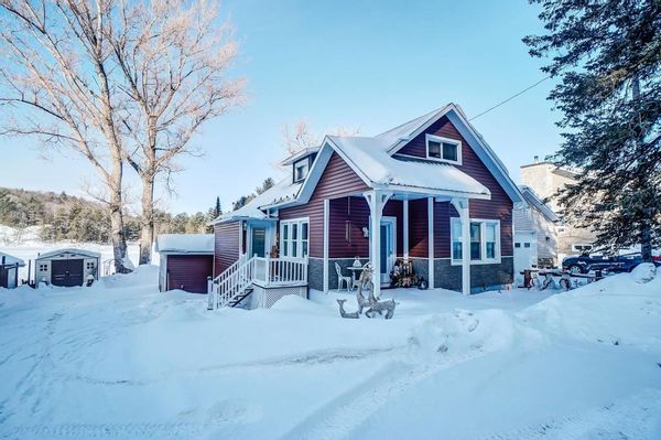 Chalet Petit Bonheur (accomode 8 personnes) - Bord de l'eau au village de Val-des-Bois