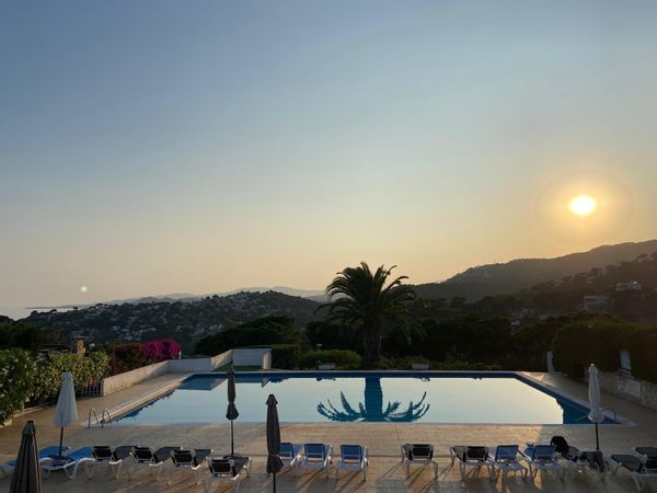 Apartamento en Tossa de Mar, Costa Brava, España, con vistas al Mar y piscina.